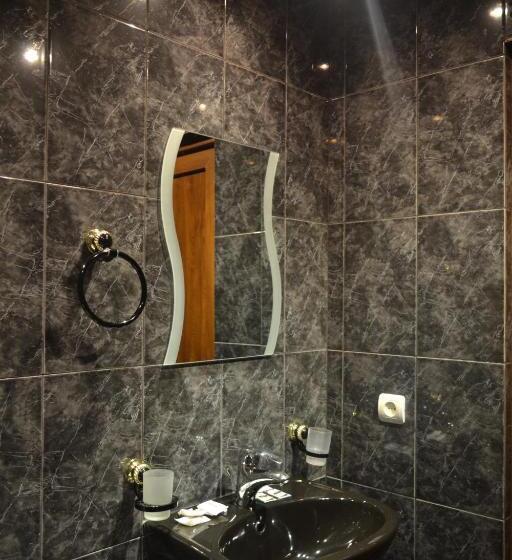 Quarto Estandar Banheiro Compartilhado, Nirvana