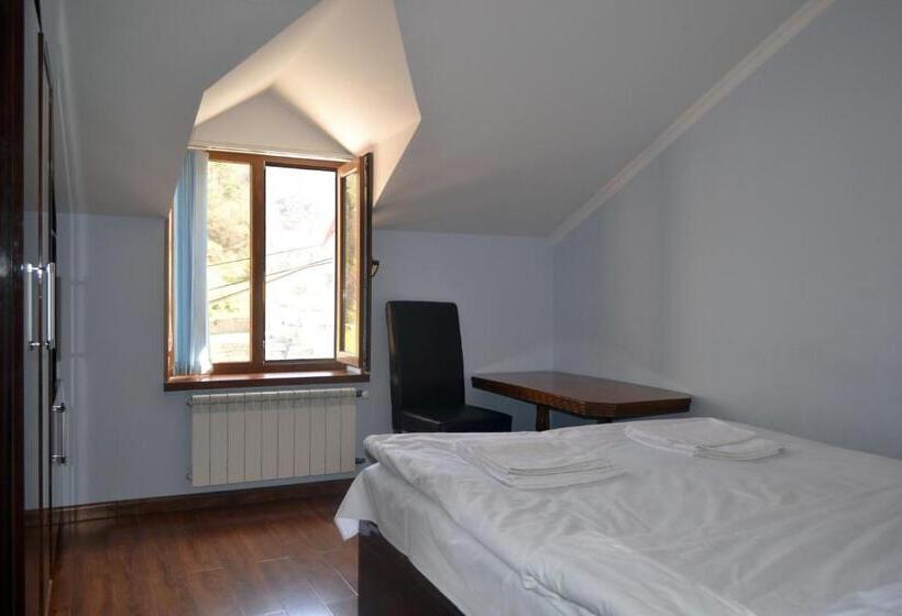 Quarto Estandar Banheiro Compartilhado, Nirvana