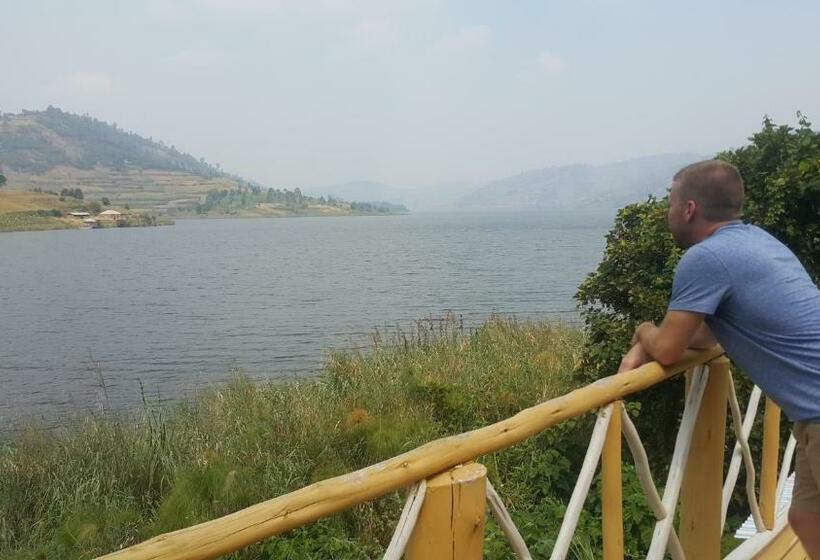 اتاق خانوادگی, Paradise Eco Hub