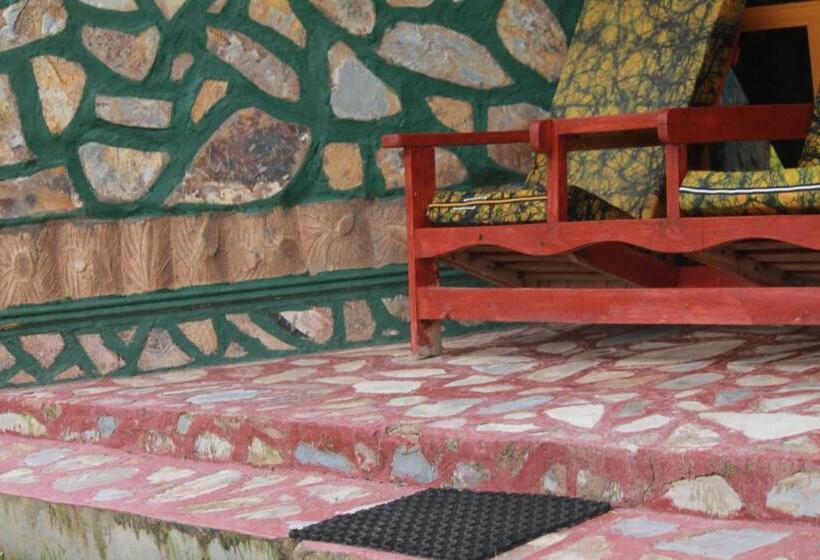 اتاق خانوادگی, Paradise Eco Hub