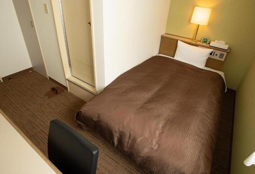 标准单人间, Yassa