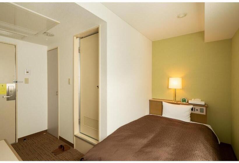 标准单人间, Yassa