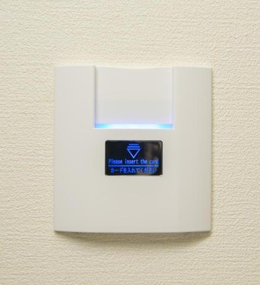 标准单人间, Yassa