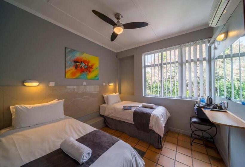 اتاق استاندارد, N1 Hotel & Campsite Victoria Falls