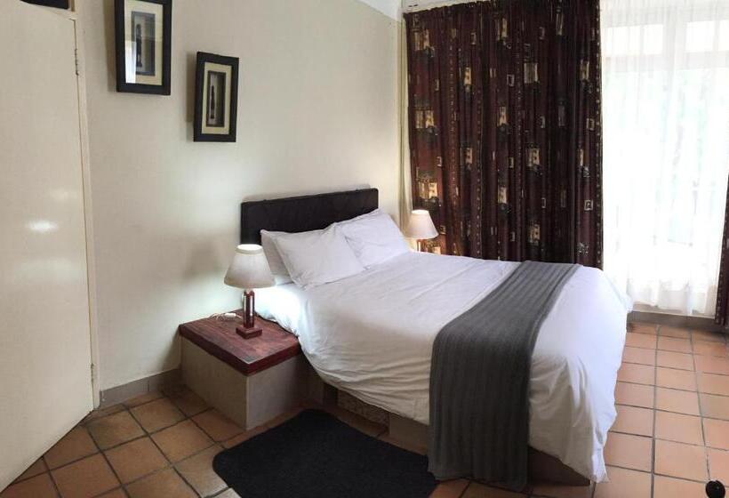 اتاق لوکس, N1 Hotel & Campsite Victoria Falls