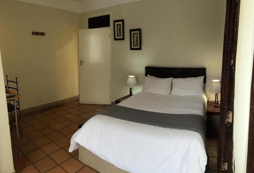 اتاق لوکس, N1 Hotel & Campsite Victoria Falls