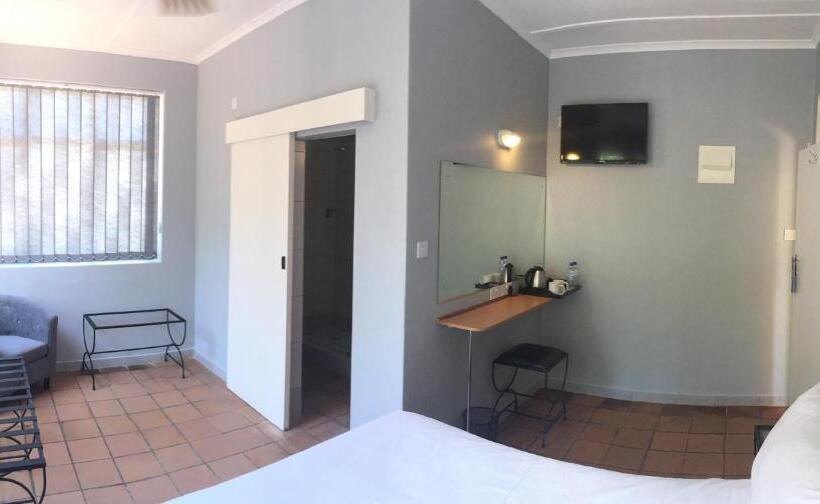 اتاق لوکس, N1 Hotel & Campsite Victoria Falls