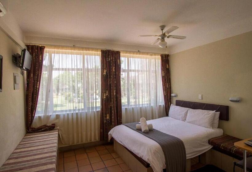 اتاق لوکس, N1 Hotel & Campsite Victoria Falls