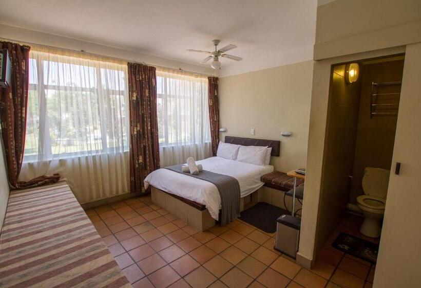اتاق لوکس, N1 Hotel & Campsite Victoria Falls
