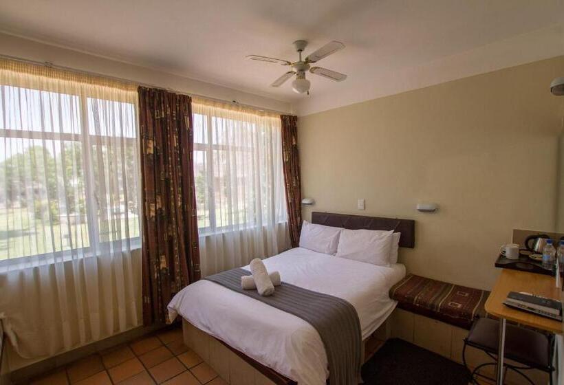 اتاق لوکس, N1 Hotel & Campsite Victoria Falls