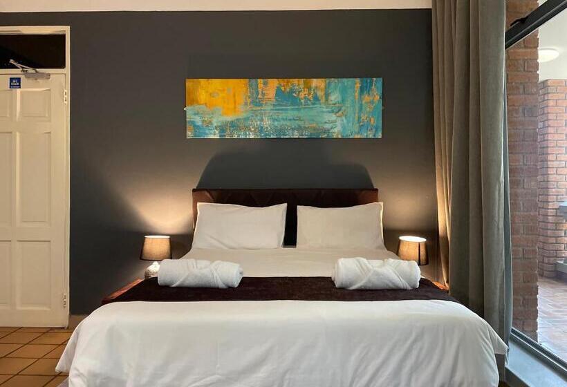 اتاق لوکس, N1 Hotel & Campsite Victoria Falls