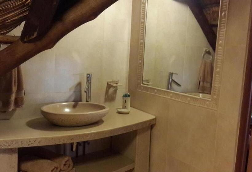 اتاق خانوادگی, The Cedars Bed And Breakfast