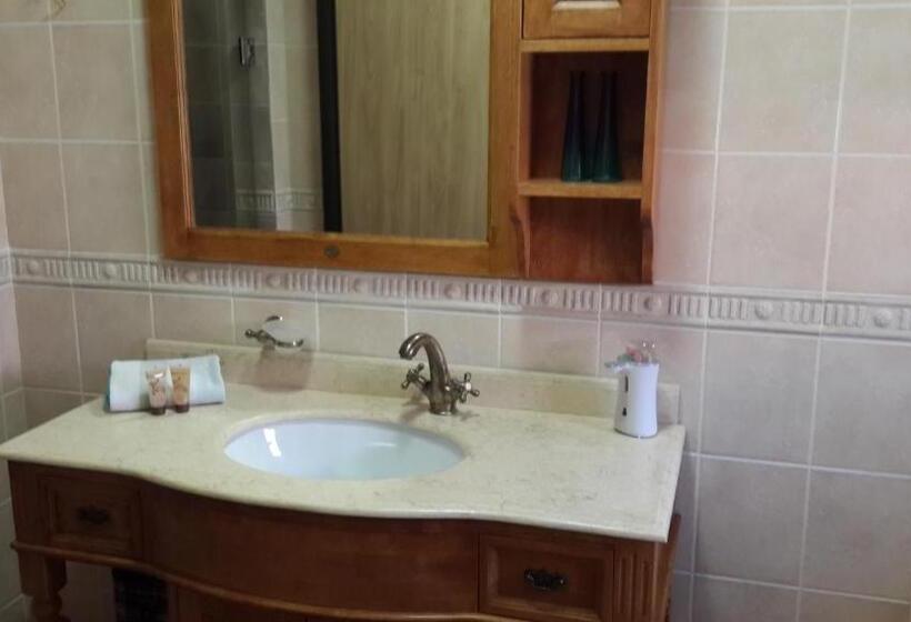 חדר סטנדרט מותאם לאדם עם מוגבלויות, The Cedars Bed And Breakfast