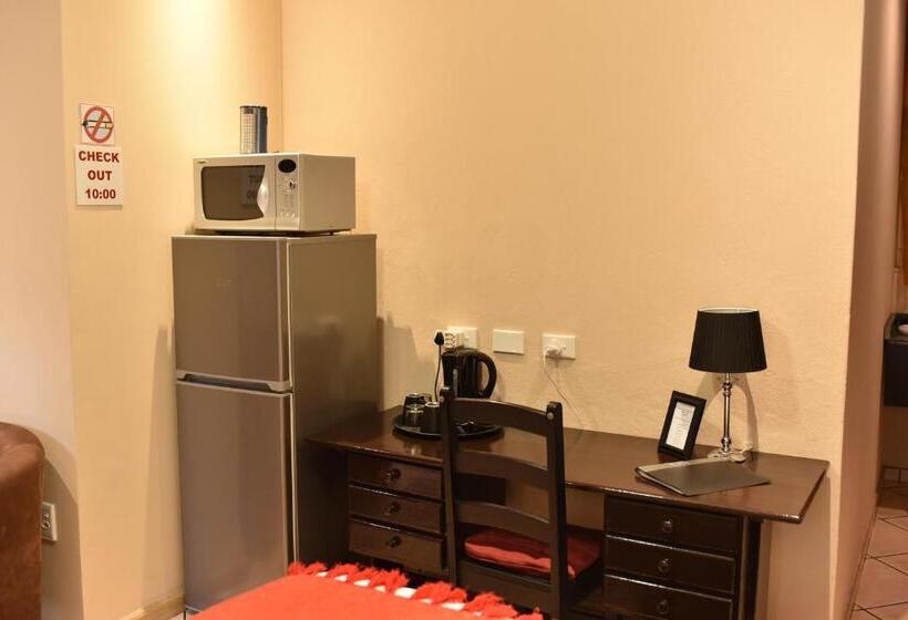 اتاق استاندارد با چشم‌انداز استخر, The Cedars Bed And Breakfast