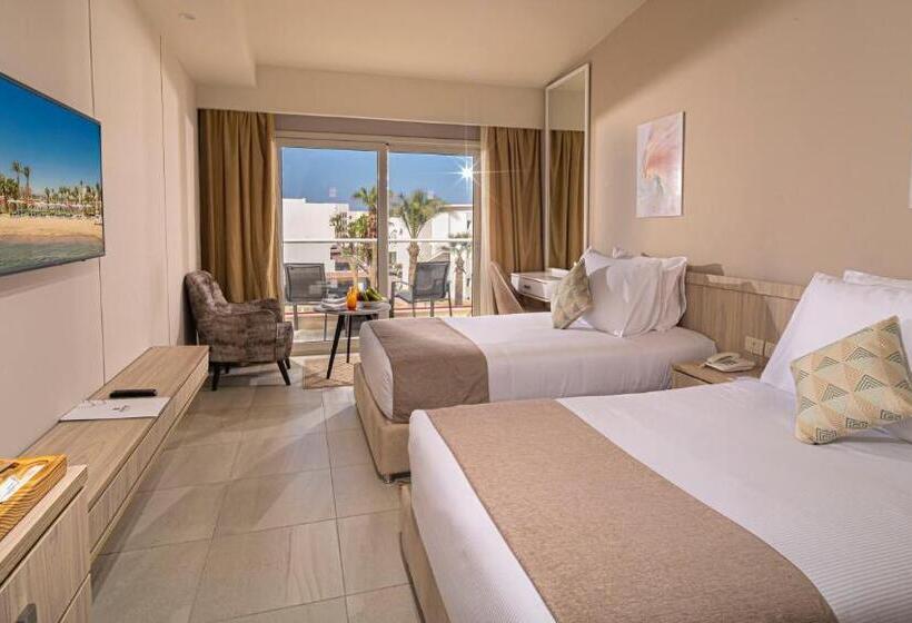 اتاق استاندارد با چشمانداز استخر, Amarina Abu Soma Resort & Aquapark