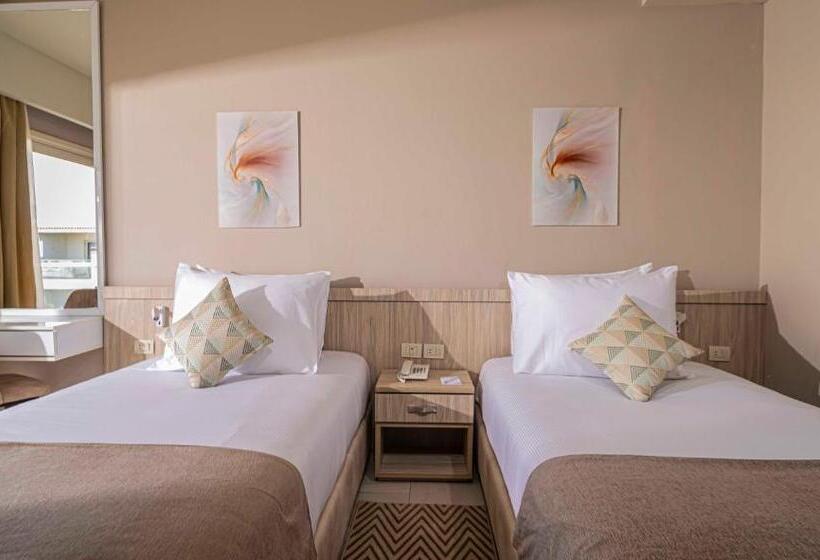 اتاق استاندارد با چشم‌انداز استخر, Amarina Abu Soma Resort & Aquapark