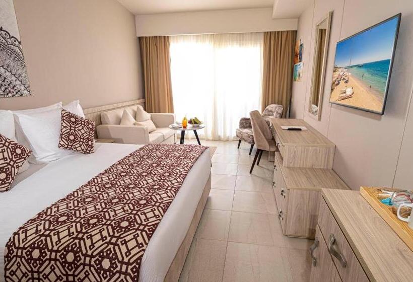 اتاق سوپریور با چشمانداز استخر, Amarina Abu Soma Resort & Aquapark