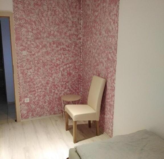 基本间, Coraline Vendégház