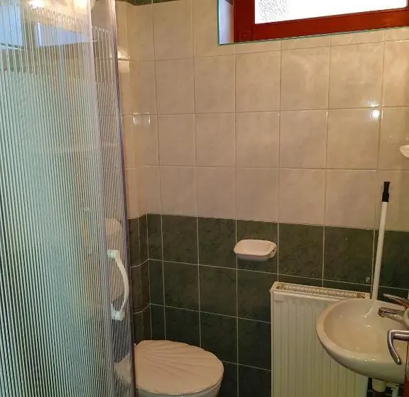 スタンダードスタジオ, Napsugár Apartmanház