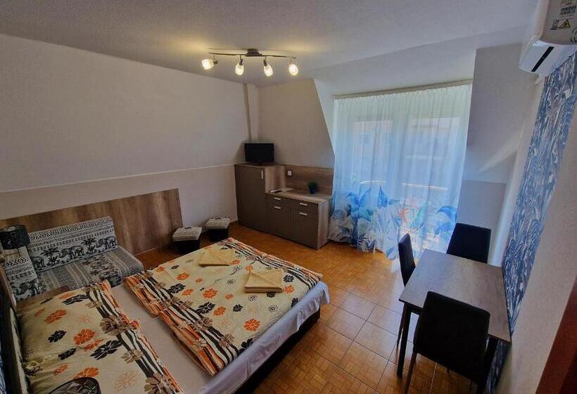 Апартаменты 1 Спальня, Napsugár Apartmanház