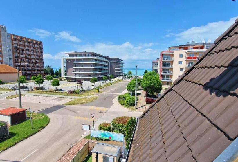 Апартаменты 1 Спальня, Napsugár Apartmanház