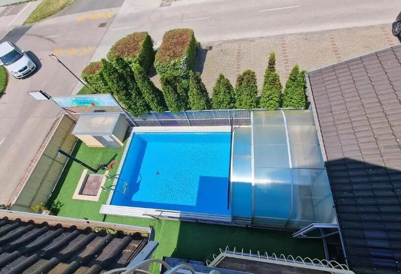 ２ベッドルームアパートメント, Napsugár Apartmanház
