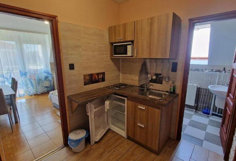 Апартаменты 2 Спальни, Napsugár Apartmanház