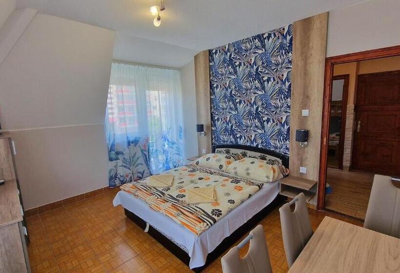 Апартаменты 2 Спальни, Napsugár Apartmanház