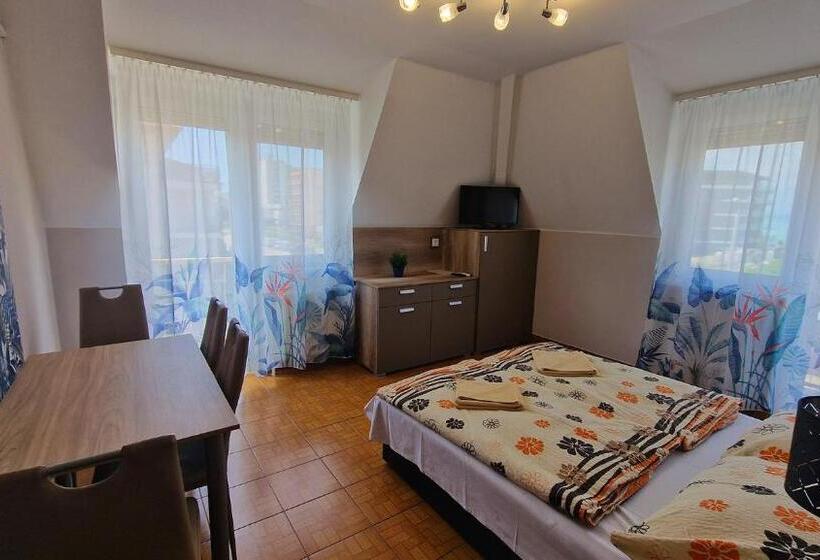 Апартаменты 2 Спальни, Napsugár Apartmanház
