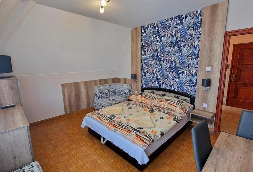 Апартаменты 1 Спальня, Napsugár Apartmanház