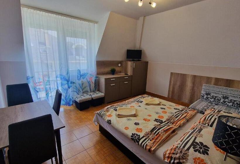 Апартаменты 1 Спальня, Napsugár Apartmanház