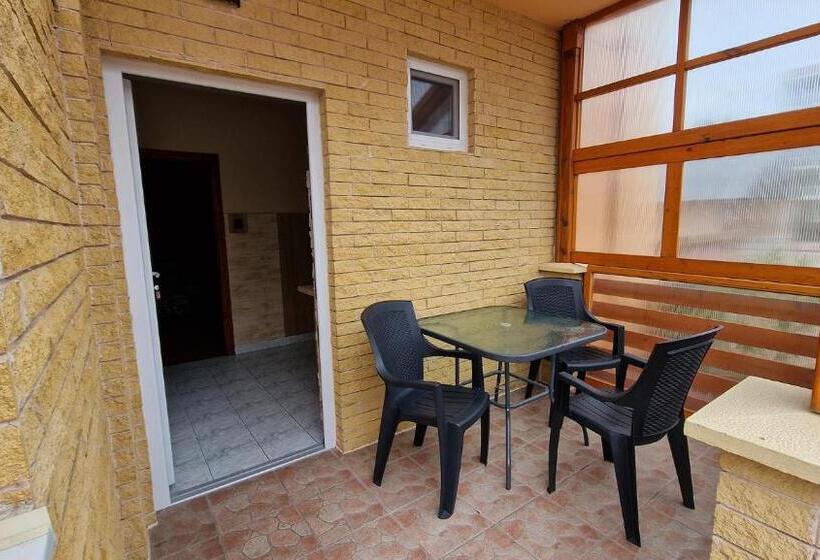 Апартаменты 1 Спальня, Napsugár Apartmanház