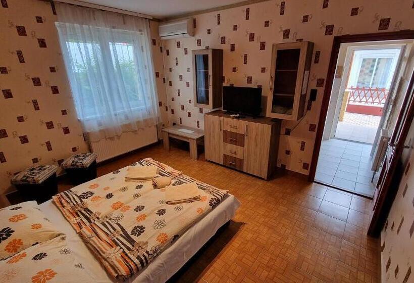 Апартаменты 1 Спальня, Napsugár Apartmanház