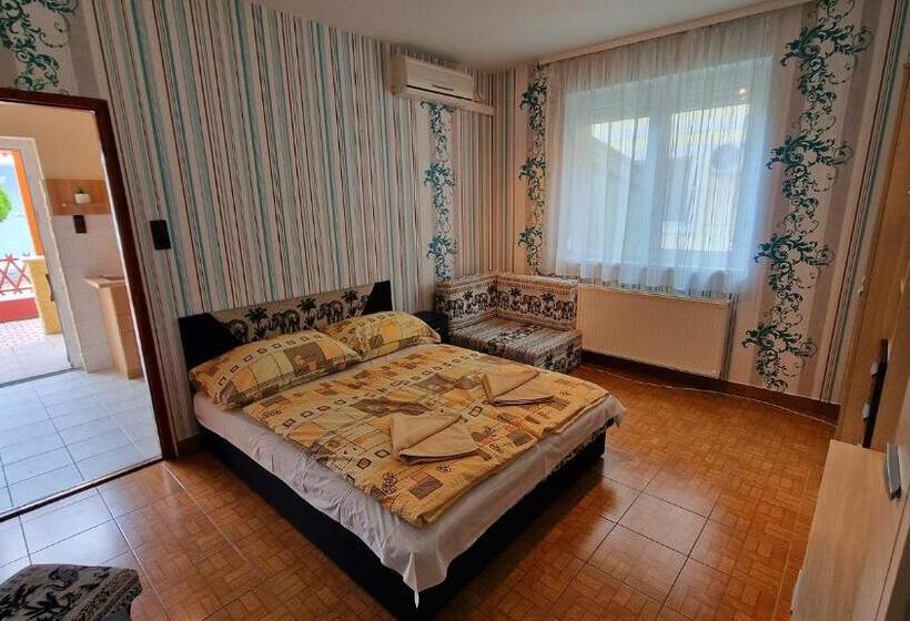 Апартаменты 1 Спальня, Napsugár Apartmanház