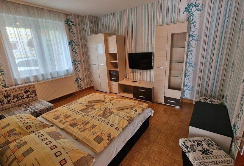 Апартаменты 1 Спальня, Napsugár Apartmanház