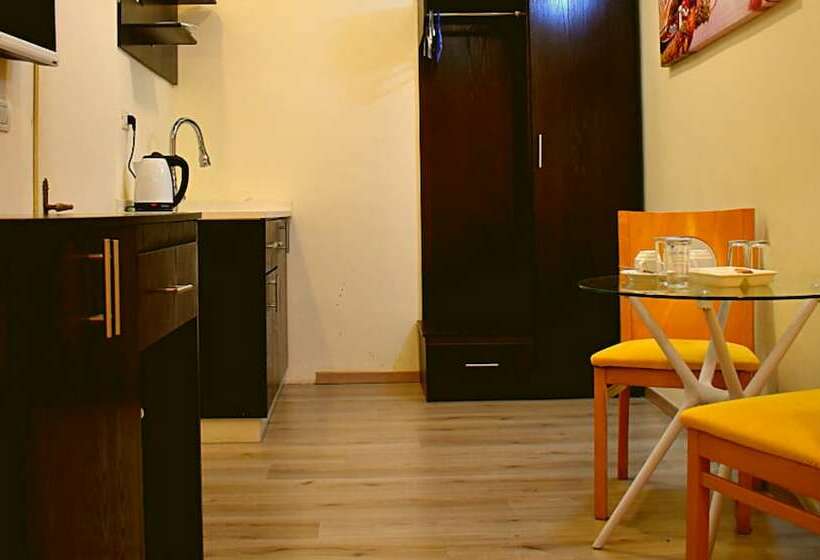 اتاق لوکس, Assaraya