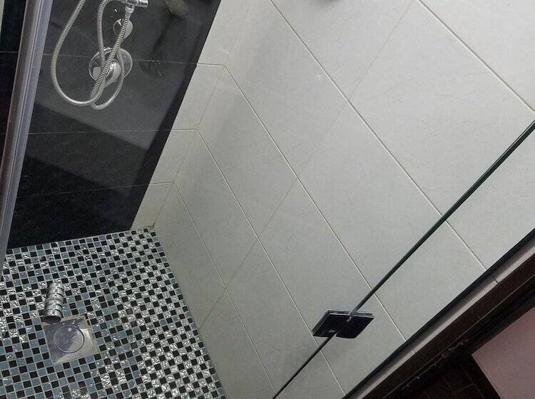 سوییت لوکس, Assaraya