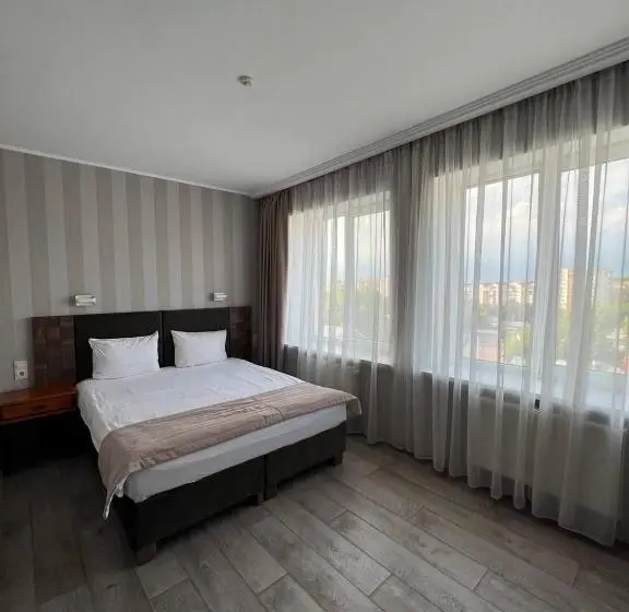 Cameră Standard, Pallada