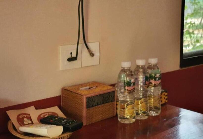 غرفة قياسية مزوَّدة بشُرفة, Phoumrumduol Bungalow