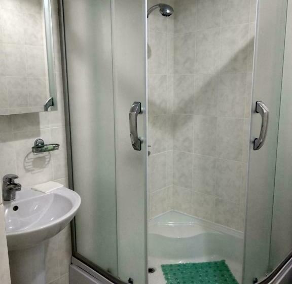 اتاق استاندارد, Prietenia