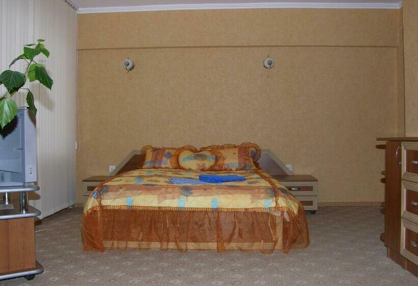 سوییت جونیور, Prietenia