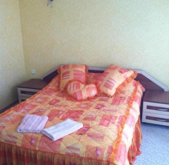 سوییت جونیور, Prietenia