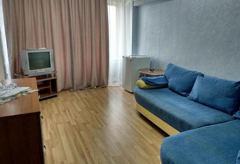 سوییت جونیور, Prietenia