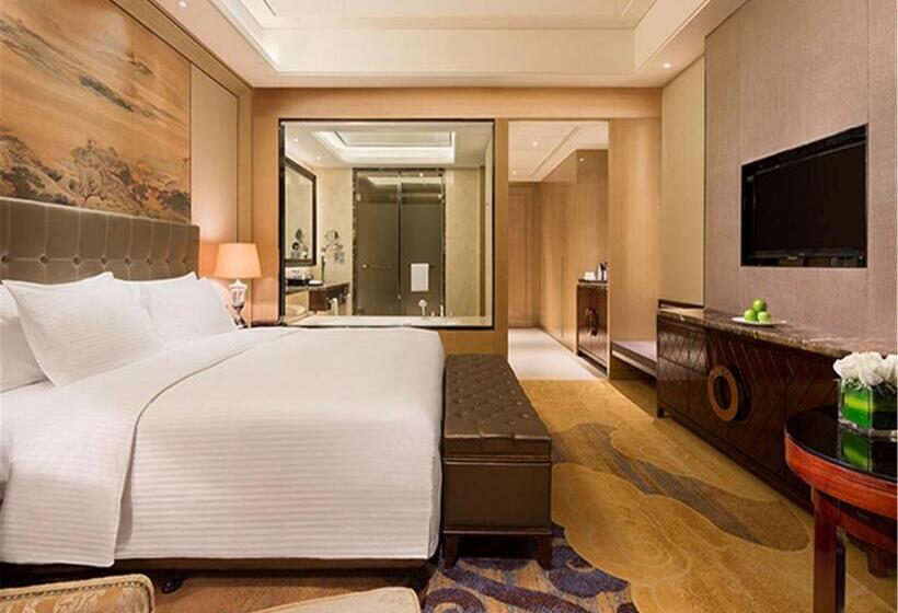 Deluxe room with river view, Wanda Realm Fushun