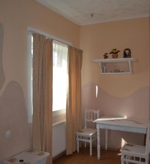 غرفة إقتصادية, Zabava Guest House