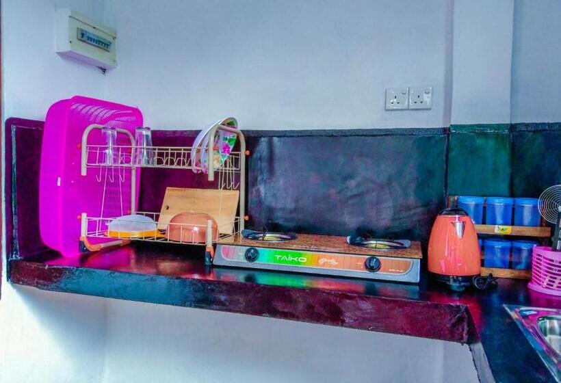 اتاق استاندارد سه نفره, Bloom Guest House