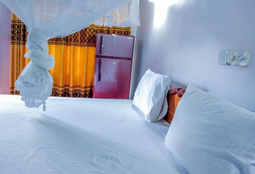 اتاق استاندارد سه نفره, Bloom Guest House