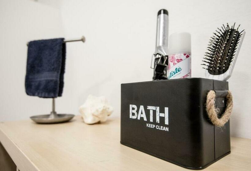 Quarto Estandar Banheiro Compartilhado, Brix Hostel