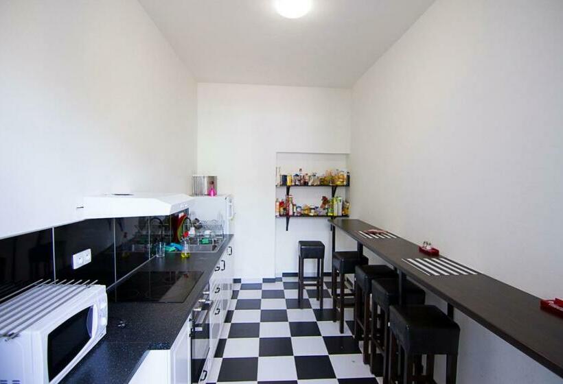 Quarto Estandar Banheiro Compartilhado, Brix Hostel