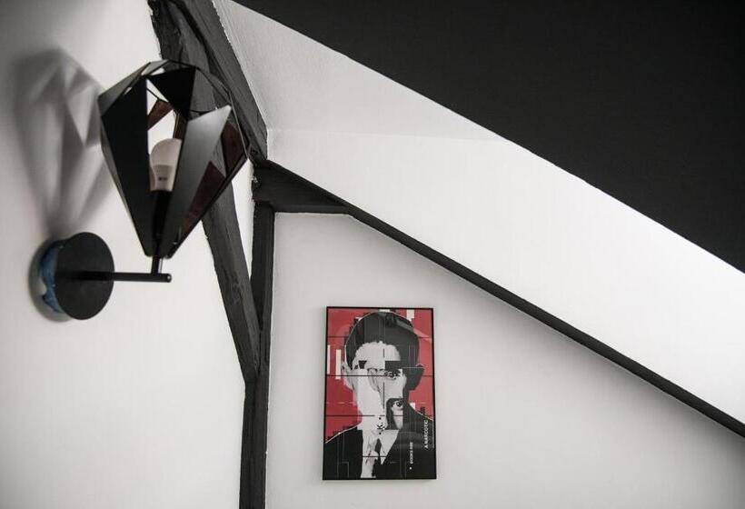 Quarto Estandar Banheiro Compartilhado, Brix Hostel